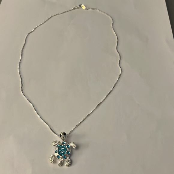 Sparkling turtle necklace! - Picture 2 of 3